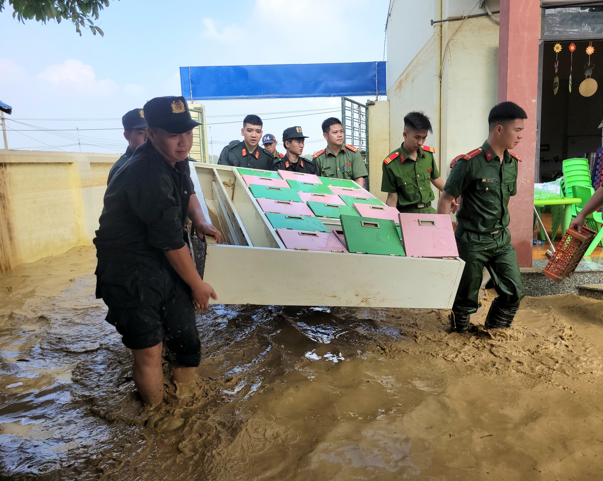 Giúp người dân Thái Nguyên ổn định cuộc sống sau mưa lũ